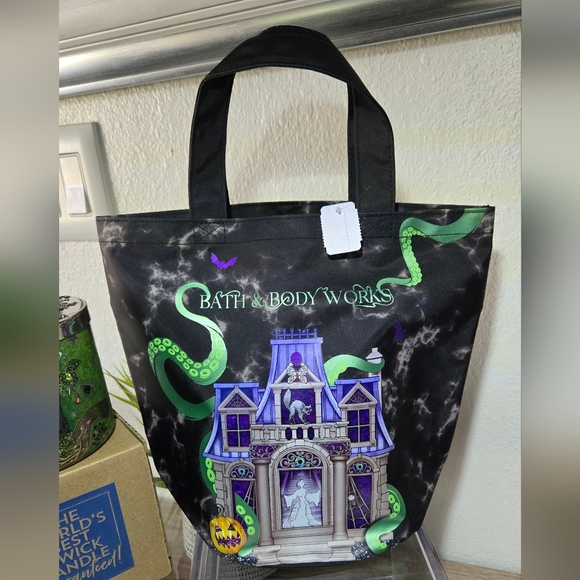 Candy Apple Cauldron 4-Piece Gift Set w/Bag • Bath & Body Works • - Picture 8 of 16